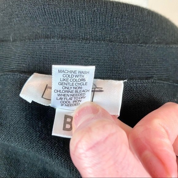 Ann Taylor LOFT Low Cut Cashmere/Wool Sweater - Picture 6 of 6